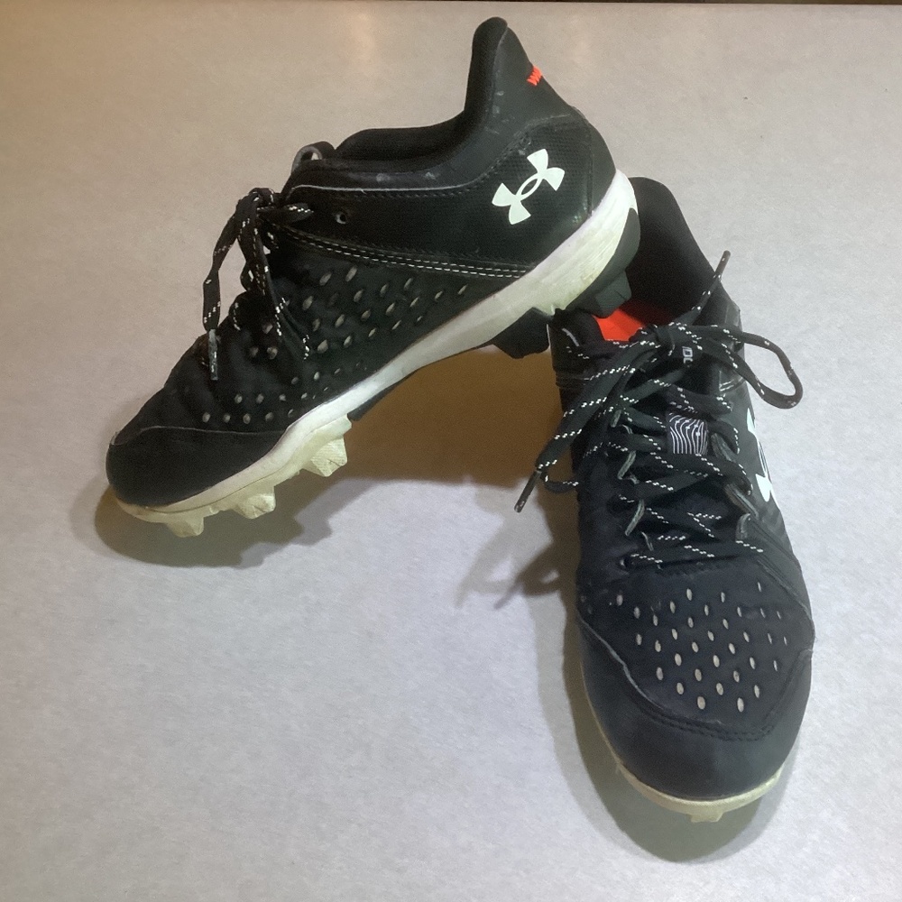 Under Armour Kids' Leadoff RM Baseball Cleats Shoes Sz 5.5